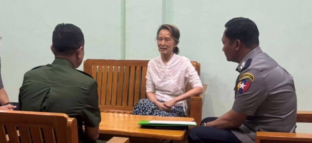 လူထုခေါင်းဆောင် ဒေါ်အောင်ဆန်းစုကြည်ကို နေအိမ်ထောင် ပြောင်းလိုက်တာကို ထိုင်းအစိုးရ ကြိုဆို ၊ အာဆီယံနဲ့ မြန်မာကြား တဆင့်ချင်း ထိတွေ့ဆက်ဆံမှုကို ထောက်ခံ