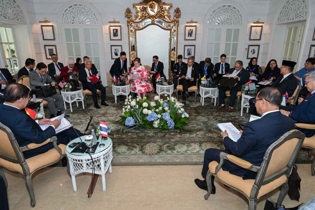 ASEAN Foreign Ministers Meet in Bangkok Over Political Prisoners Including Aung San Suu Kyi; Junta Rejects Five-Point Consensus